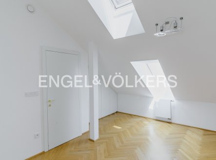 Pronájem bytu, 4+kk, 168 m²