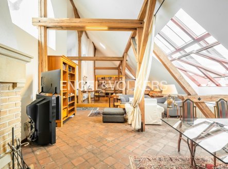 Pronájem bytu, atypický, 169 m²