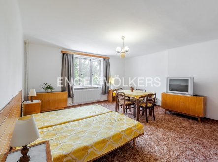 Pronájem domu/vily, 196 m²
