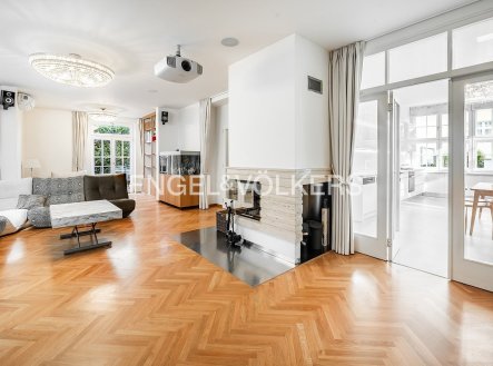 Pronájem domu/vily, 434 m²