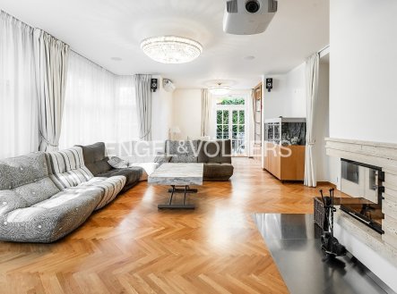 Pronájem domu/vily, 434 m²