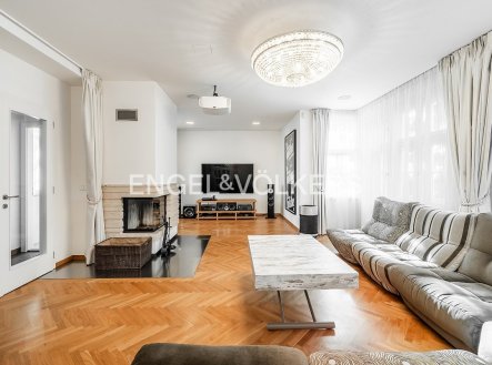 Pronájem domu/vily, 434 m²