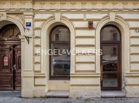 Pronájem obchodní prostory, 61 m²