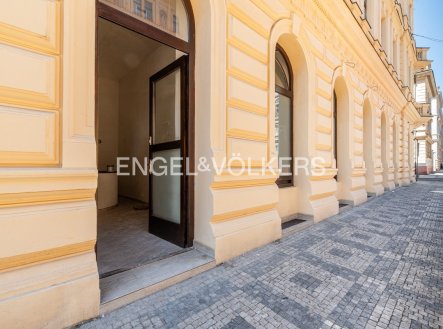 Pronájem obchodní prostory, 170 m²