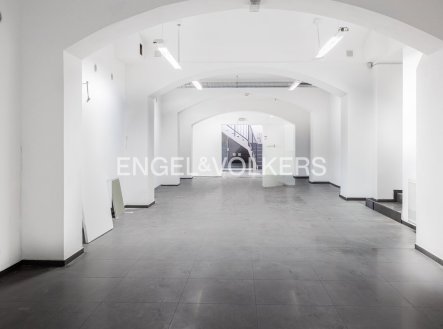 Pronájem obchodní prostory, 310 m²