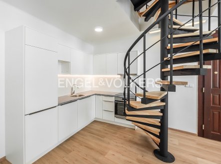 Pronájem bytu, 4+kk, 89 m²