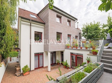 Pronájem domu/vily, 351 m²