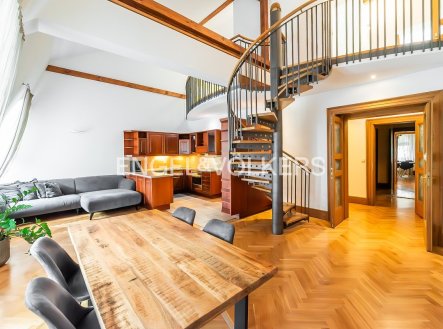 Pronájem bytu, 5+1, 195 m²