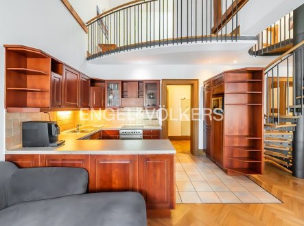 Pronájem bytu, 5+1, 195 m²