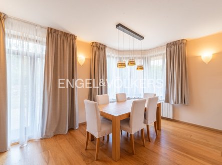 Pronájem domu/vily, 288 m²