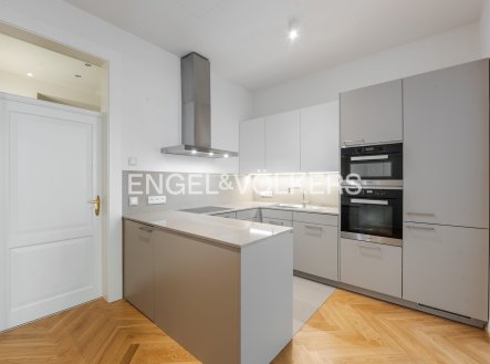 Pronájem bytu, 2+kk, 77 m²