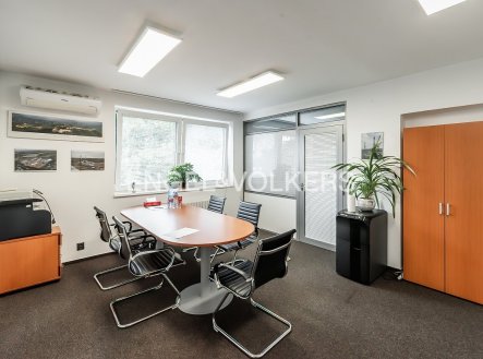 Pronájem kanceláře, 700 m²