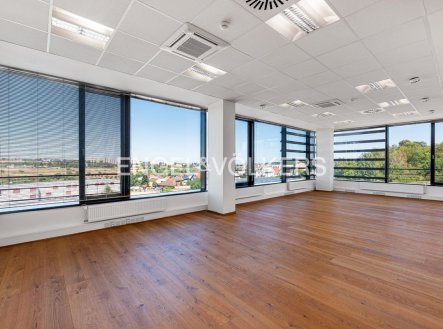 Pronájem kanceláře, 406 m²