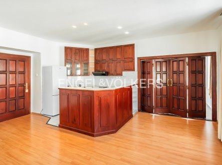 Pronájem bytu, 4+kk, 140 m²