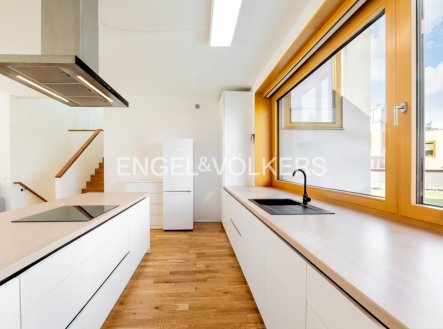 Pronájem domu/vily, 219 m²