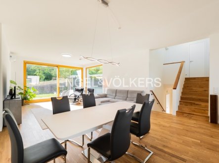Pronájem domu/vily, 219 m²