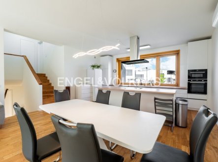Pronájem domu/vily, 219 m²