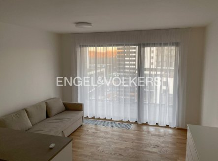 Pronájem bytu, 1+kk, 34 m²