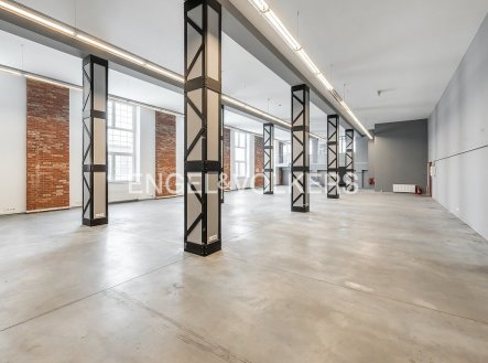 Pronájem kanceláře, 468 m²