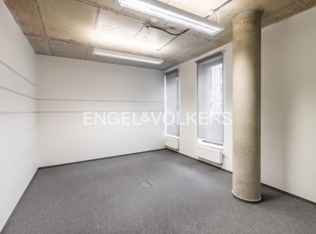 Pronájem kanceláře, 185 m²