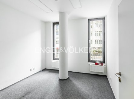 Pronájem kanceláře, 152 m²