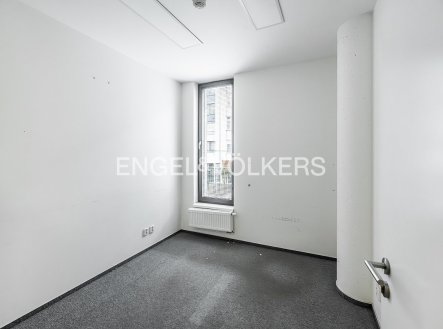 Pronájem kanceláře, 152 m²