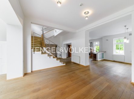 Pronájem domu/vily, 514 m²