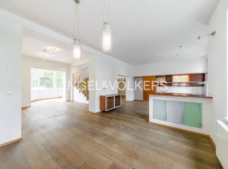 Pronájem domu/vily, 514 m²