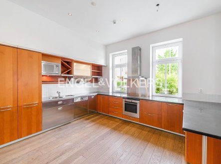 Pronájem domu/vily, 514 m²