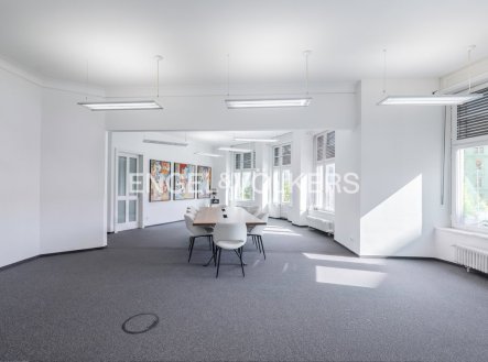 Pronájem kanceláře, 282 m²