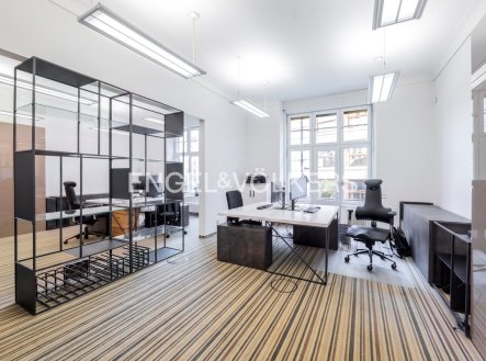 Pronájem kanceláře, 282 m²