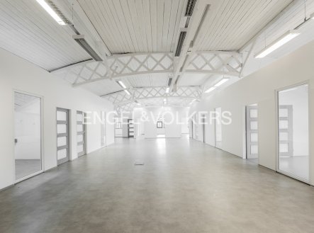 Pronájem kanceláře, 849 m²