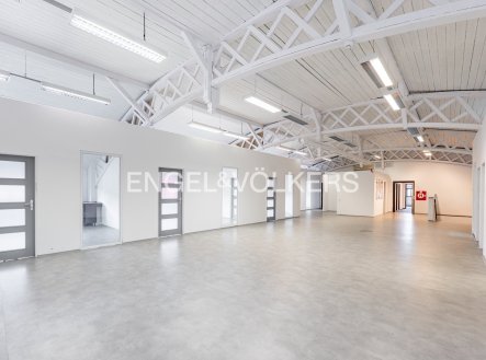 Pronájem kanceláře, 849 m²