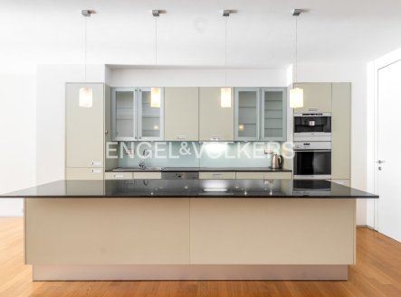 Pronájem bytu, 4+kk, 180 m²