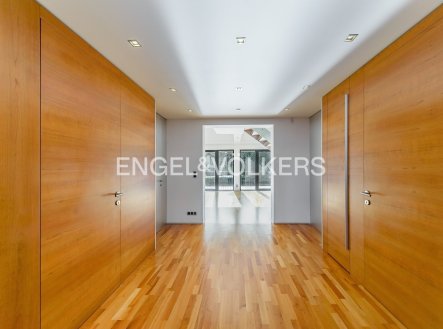 Pronájem bytu, 4+kk, 175 m²