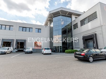 Pronájem obchodní prostory, 200 m²