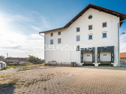Pronájem komerčního objektu, sklad, 3 032 m²