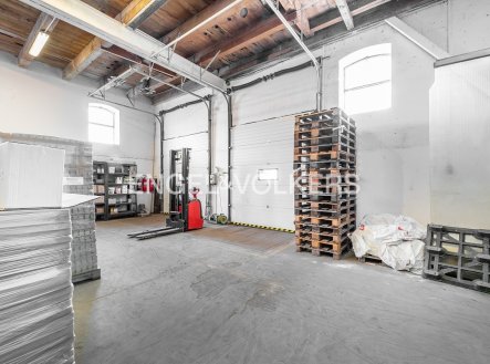 Pronájem komerčního objektu, sklad, 3 032 m²