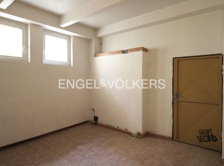 Pronájem komerčního objektu, sklad, 16 m²