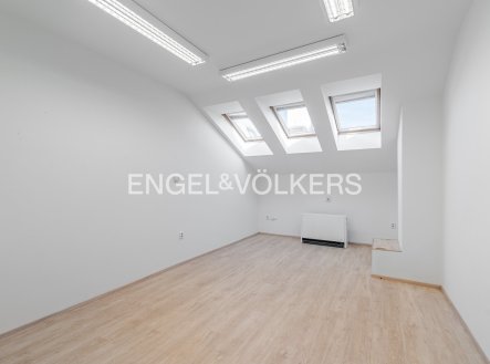 Pronájem kanceláře, 72 m²