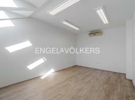 Pronájem kanceláře, 72 m²
