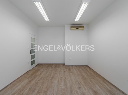 Pronájem kanceláře, 72 m²