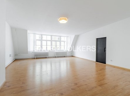 Pronájem kanceláře, 226 m²