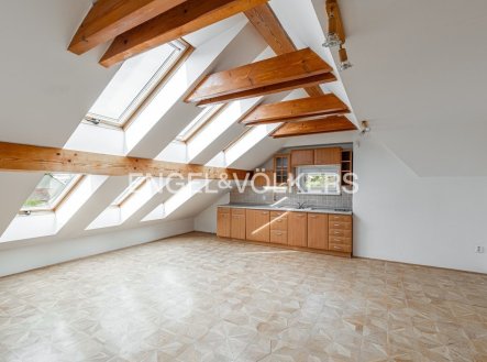 Pronájem kanceláře, 83 m²