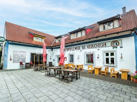 Pronájem kanceláře, 275 m²