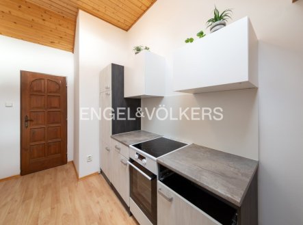 Pronájem bytu, 1+1, 70 m²