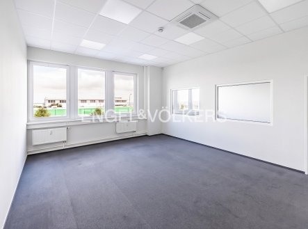 Pronájem kanceláře, 185 m²