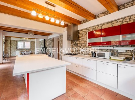Pronájem domu/vily, 242 m²