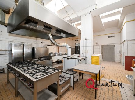 Pronájem komerčního objektu, jiný, 374 m²