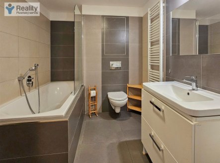 . | Pronájem bytu, 2+kk, 66 m²